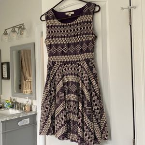 Beautiful purple and cream Ya Los Angeles dress size medium. EUC